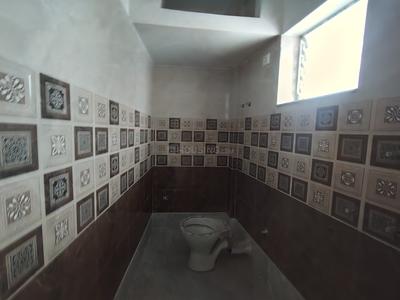 Bathroom Image of 1150 Sq.ft 3 BHK Apartment / Flat for sale in Santoshpur Kolkata for Rs. 4800000
