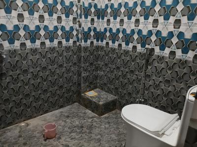 Bathroom Image of 675 Sq.ft 2 BHK Duplex for rent in Sear Govardhan Dafi Varanasi for Rs. 8000