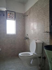 Common Bathroom Image of 925 Sq.ft 2 BHK Apartment / Flat for sale in Paras Tierea, Sector 137 Noida for Rs. 7800000