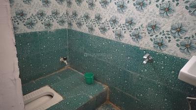 Bathroom Image of 800 Sq.ft 2 BHK Independent House for rent in Rani Nagar Purnea for Rs. 6500