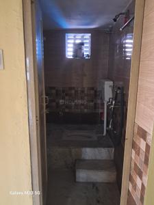Bathroom Image of 1000 Sq.ft 3 BHK Apartment / Flat for rent in CDA Sec - 10 Cuttack for Rs. 12000