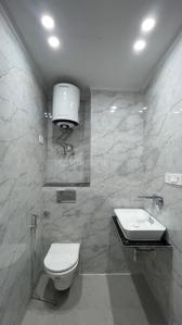 Bathroom Image of 900 Sq.ft 3 BHK Builder Floor for rent in Chhattarpur New Delhi for Rs. 32000