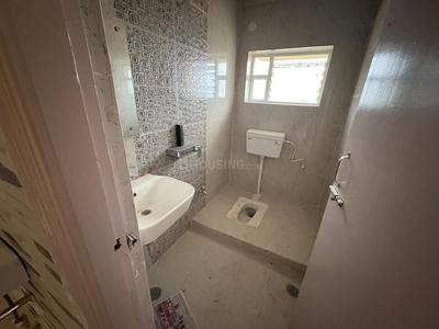 Bathroom Image of 1200 Sq.ft 2 BHK Apartment / Flat for rent in Kashish Sail City, Masibari Ranchi for Rs. 15999