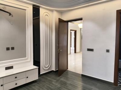 Bedroom Image of 2100 Sq.ft 3 BHK Apartment / Flat for sale in Central Park Aqua Front Towers, Sector 33 Sohna for Rs. 25000000