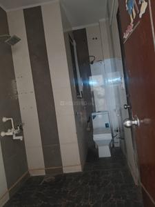 Bathroom Image of 1620 Sq.ft 3 BHK Builder Floor for rent in Sector 46 Noida for Rs. 35000