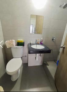 Bathroom Image of 650 Sq.ft 1.5 BHK Apartment / Flat for sale in Kalpataru Paramount, Thane West Thane for Rs. 11999999