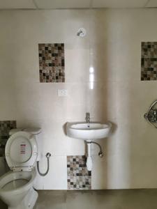 Common Bathroom Image of 1020 Sq.ft 2.5 BHK Apartment / Flat for sale in Natu Ozone Valley, Kalwa Thane for Rs. 13000000