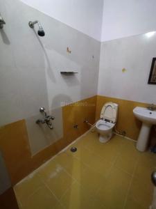 Bathroom Image of 1200 Sq.ft 2 BHK Builder Floor for rent in Aliganj Lucknow for Rs. 13900