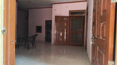 Living Room Image of 1000 Sq.ft 1.5 BHK Villa for rent in Telibagh Lucknow for Rs. 10000