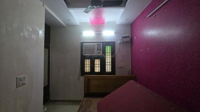 Bedroom Image of 400 Sq.ft 1 BHK Builder Floor for rent in Pitampura New Delhi for Rs. 23000