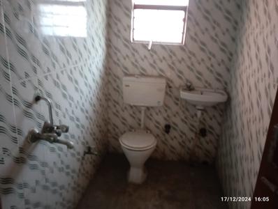 Bathroom Image of 1000 Sq.ft 3 BHK Independent House for rent in Chira Chas Bokaro for Rs. 8000