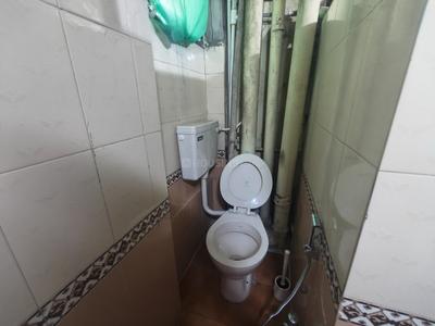 Bathroom Image of 800 Sq.ft 2 BHK Apartment / Flat for sale in Borivali West Mumbai for Rs. 14000000