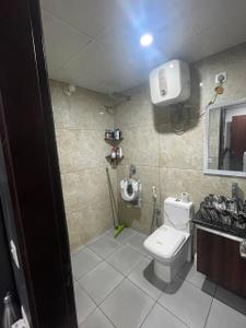 Bathroom Image of 1000 Sq.ft 2 BHK Builder Floor for rent in Sector 69 Gurgaon for Rs. 32000