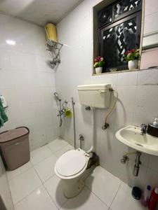 Bathroom Image of 1800 Sq.ft 3 BHK Apartment / Flat for rent in AgricultureLtd, Kopar Khairane Navi Mumbai for Rs. 80000