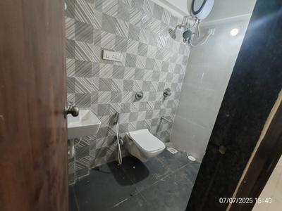 Bathroom Image of 750 Sq.ft 2 BHK Apartment / Flat for sale in Saptarshi Classic, Kurla East Mumbai for Rs. 19000000