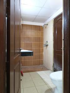 Common Bathroom Image of 1090 Sq.ft 2 BHK Apartment / Flat for sale in Paramount Symphony, Crossings Republik Ghaziabad for Rs. 10000000
