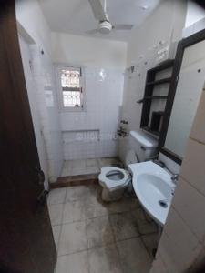 Bathroom Image of 1450 Sq.ft 3 BHK Apartment / Flat for rent in DDA Flats Sarita Vihar, Sarita Vihar New Delhi for Rs. 52000