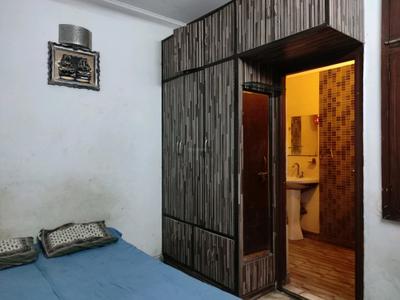 Bedroom Image of 800 Sq.ft 2 BHK Builder Floor for sale in Laxmi Nagar New Delhi for Rs. 6800000