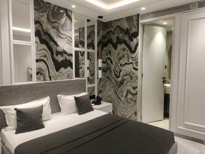 Bedroom Image of 2400 Sq.ft 3.5 BHK Apartment / Flat for sale in Vile Parle West Mumbai for Rs. 120000000