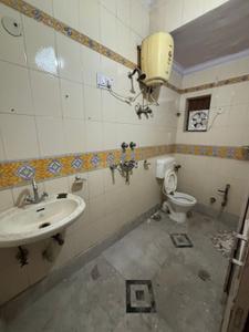 Bathroom Image of 900 Sq.ft 2 BHK Independent House for rent in Pitampura New Delhi for Rs. 24000