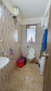 Bathroom Image of 600 Sq.ft 1 BHK Apartment / Flat for rent in Chembur Mumbai for Rs. 70000