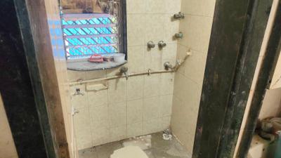 Bathroom Image of 575 Sq.ft 1 BHK Apartment / Flat for rent in Dahisar West Mumbai for Rs. 30000
