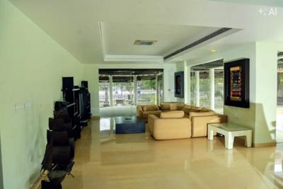 Hall Image of 15500 Sq.ft 6 BHK Independent House for sale in Kakkanad Kochi for Rs. 245000000