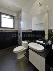 Bathroom Image of 4500 Sq.ft 6 BHK Apartment / Flat for sale in Meethi Hill Crest Apartment, Bandra West Mumbai for Rs. 270000000