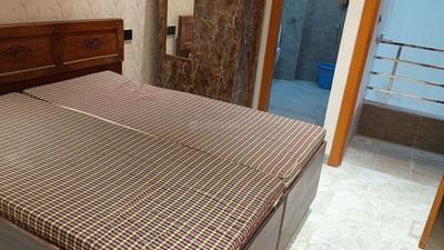 Bedroom Image of 1000 Sq.ft 2 BHK Builder Floor for rent in Swaraj Homes RWA Sant Nagar, Sant Nagar New Delhi for Rs. 40000