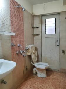 Common Bathroom Image of 950 Sq.ft 2 BHK Apartment / Flat for rent in Kasarvadavali Thane for Rs. 30000