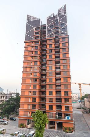 Landmark Vertica Main Image 1