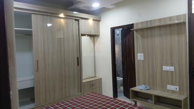 Bedroom Image of 1000 Sq.ft 2 BHK Builder Floor for sale in Ramesh Nagar New Delhi for Rs. 13000000