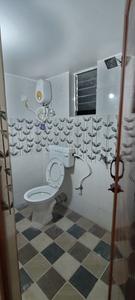 Bathroom Image of 450 Sq.ft 1 BHK Apartment / Flat for rent in Airport Gate no. 1 Kolkata for Rs. 12000