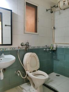 Common Bathroom Image of 950 Sq.ft 2 BHK Apartment / Flat for rent in Hiranandani Estate Avila, Hiranandani Estate Thane for Rs. 45000