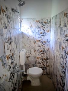 Bathroom Image of 1000 Sq.ft 3 BHK Apartment / Flat for sale in Tollygunge Kolkata for Rs. 3000000