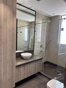 Bathroom Image of 6569 Sq.ft 5 BHK Apartment / Flat for sale in County 107, Sector 107 Noida for Rs. 170000000