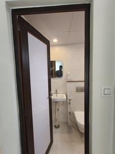 Bathroom Image of 680 Sq.ft 1 BHK Apartment / Flat for rent in Indira Nagar Bengaluru for Rs. 40000