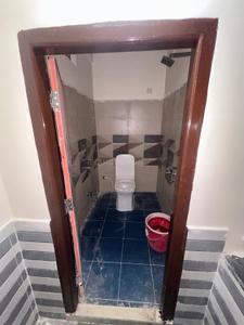Bathroom Image of 600 Sq.ft 1 BHK Apartment / Flat for rent in Bahadurpally Hyderabad for Rs. 10000