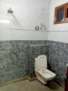 Bathroom Image of 850 Sq.ft 2 BHK Builder Floor for sale in Shalimar Bagh New Delhi for Rs. 9500000