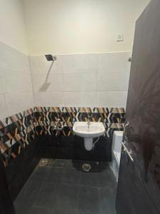 Bathroom Image of 900 Sq.ft 2.5 BHK Duplex for rent in Shri Namo Residency, Ansal Colony Jhansi for Rs. 18000