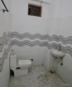 Bathroom Image of 1350 Sq.ft 3 BHK Builder Floor for sale in Lukarganj Allahabad for Rs. 8500000