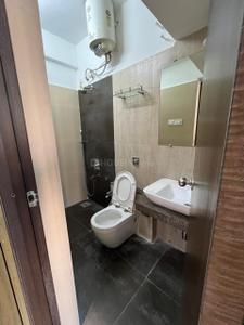Bathroom Image of 2809 Sq.ft 4 BHK Apartment / Flat for sale in Rustomjee Oriana, Bandra East Mumbai for Rs. 130000000