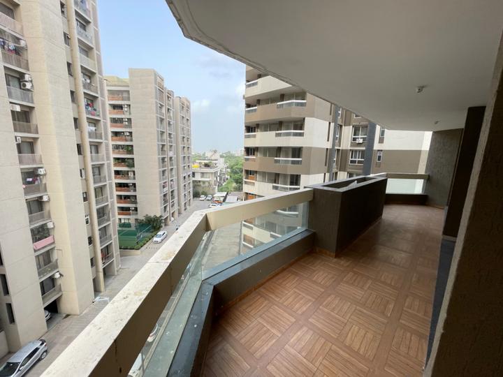 2020 Sqft 3 BHK Flat for sale in BCM Phase 1 Nipania, Indore