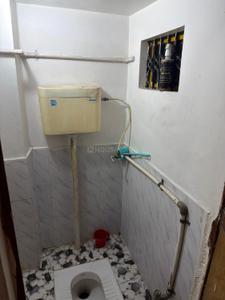 Bathroom Image of 450 Sq.ft 2 BHK Builder Floor for rent in Vikas Nagar Lucknow for Rs. 8000
