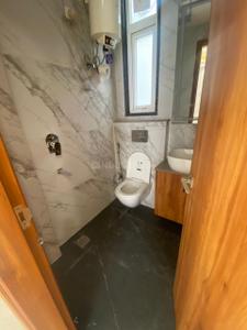 Bathroom Image of 2700 Sq.ft 4 BHK Builder Floor for rent in Sector 45 Gurgaon for Rs. 85000