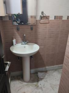 Bathroom Image of 1200 Sq.ft 2 BHK Builder Floor for rent in Hauz Khas New Delhi for Rs. 60000