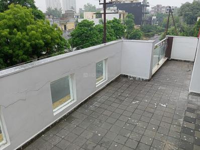 Balcony Image of 700 Sq.ft 1 BHK Independent House for rent in Sector 61 Noida for Rs. 20000