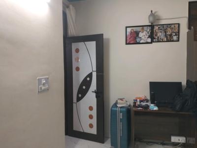 Bedroom Image of 1100 Sq.ft 4 BHK Builder Floor for sale in Mayur Vihar Phase 1 New Delhi for Rs. 6500000