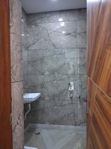 Common Bathroom Image of 900 Sq.ft 3 BHK Builder Floor for rent in Shastri Nagar New Delhi for Rs. 32000