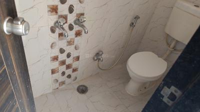 Bathroom Image of 800 Sq.ft 1 BHK Apartment / Flat for rent in Varma Fortune House, Kharadi Pune for Rs. 27000